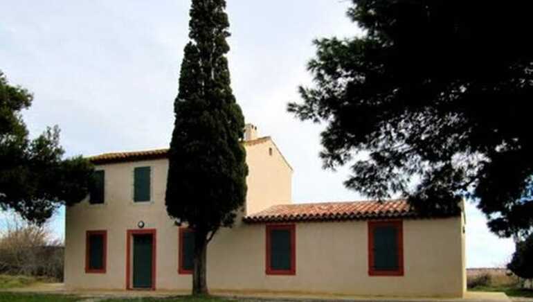 MAISON ECLUSIERE DE SAINTE LUCIE aa