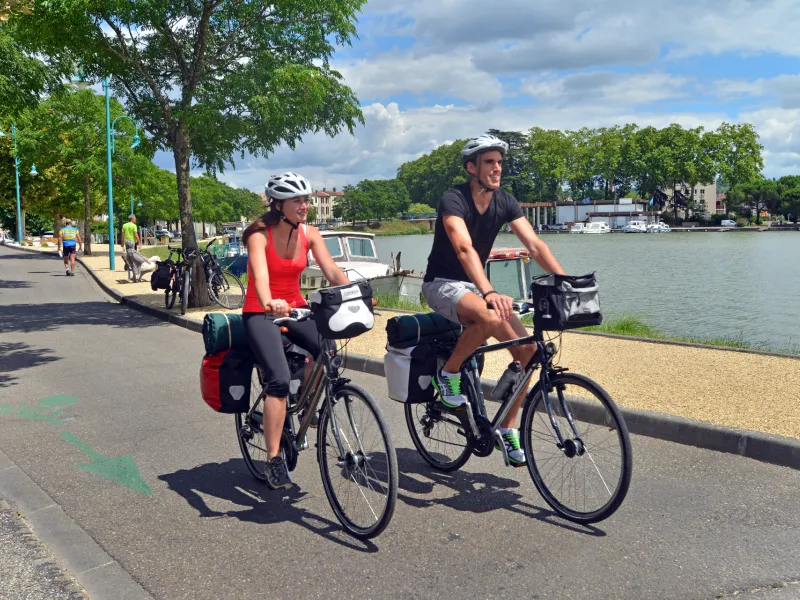 Sur le port d'Agen à vélo