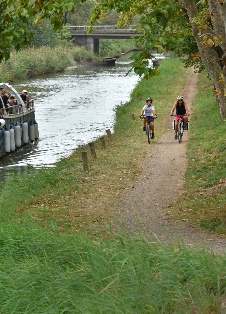 Chemin de halage : vélo & bateau