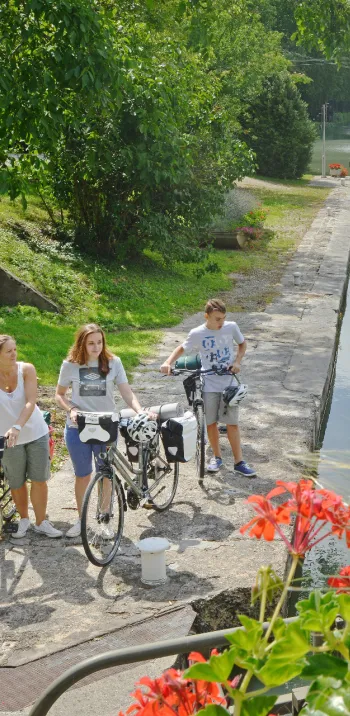 Sur les voies vertes du canal de Garonne de Fontet à Agen