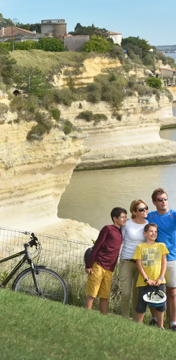 Surplombez les hauteurs des falaises calcaires