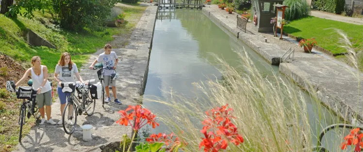 Sur les voies vertes du canal de Garonne de Fontet à Agen
