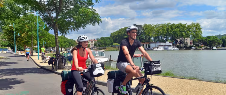 Sur le port d'Agen à vélo
