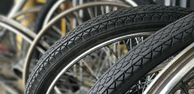 Roue de velo en reparation