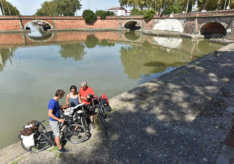 Bassin des Filtres à Toulouse entre Garonne et canal du Midi