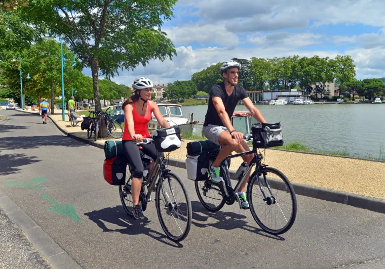 Sur le port d'Agen à vélo