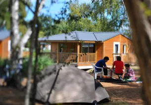Camping "Le Village du Lac" à Bordeaux
