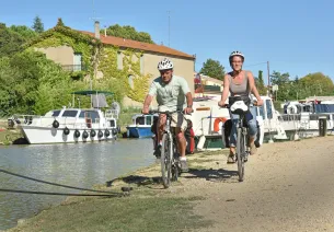Sur le port à vélo à Capestang