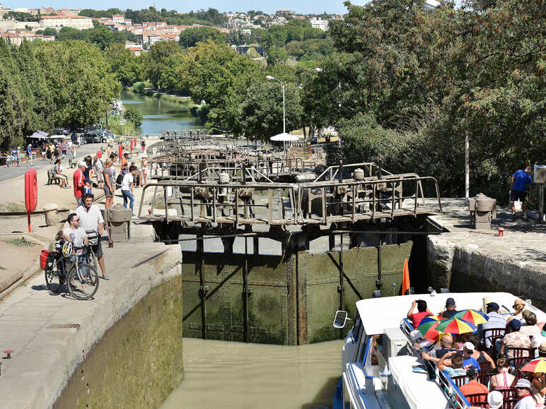 Les 9 Ecluses Fonseranes du Canal du Midi à Béziers