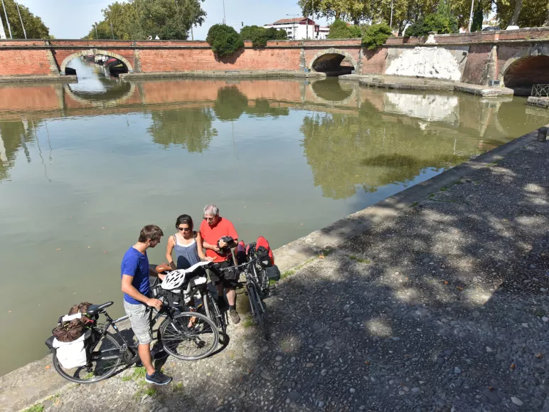 Bassin des Filtres à Toulouse entre Garonne et canal du Midi