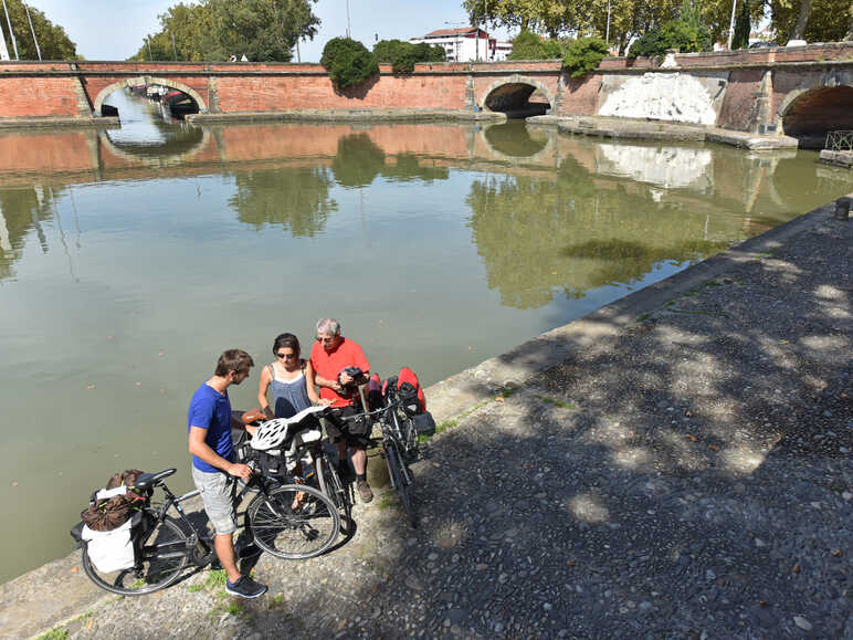 Bassin des Filtres à Toulouse entre Garonne et canal du Midi