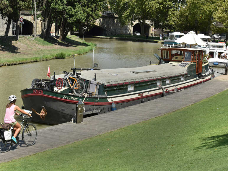 Péniche-hôtel sur le canal du Midi